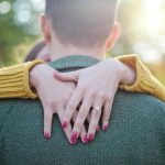 Πώς να σταματήσετε να προβάλλετε τους φόβους σας στο σύντροφό σας: η τέχνη του διαχωρισμού του παρελθόντος από το παρόν unnamed-file.jpg